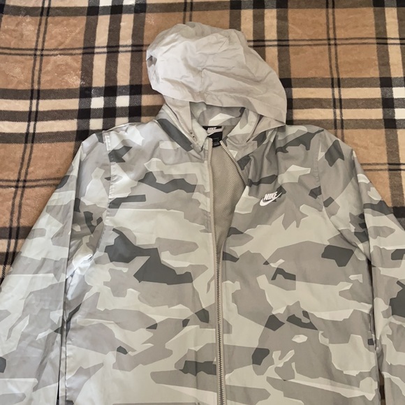 Nike Windbreaker camo edition - Picture 2 of 3